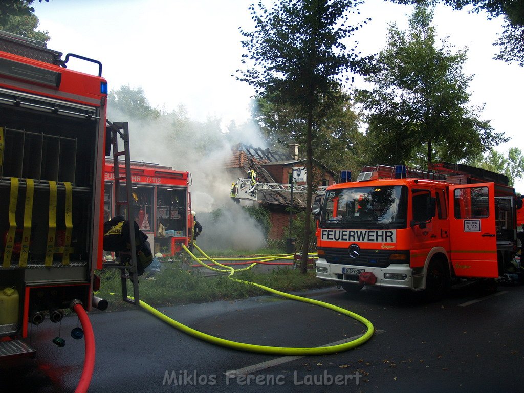 Brand Schuetzenhof Neusser Landstr P6230.JPG
